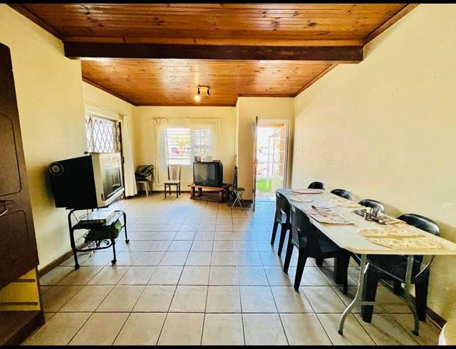 3 BEDROOM HOUSE FOR SALE IN SILVERTOWN